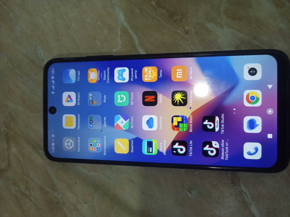 Продам Redmi 10 телефон