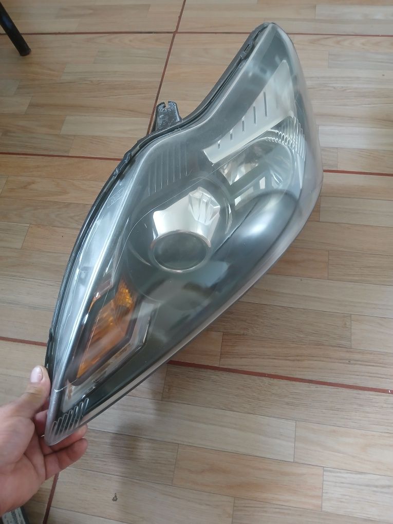 Faruri ford focus 2 cu lupa și xenon