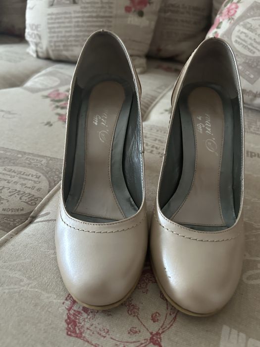 Pantofi din piele naturala