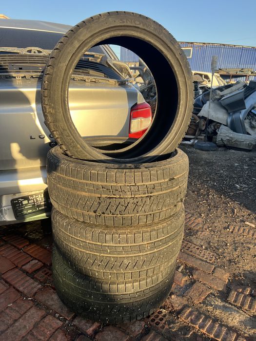 Зимние шины 235/40/R19