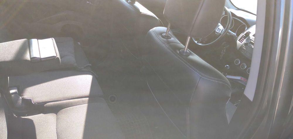 Vând Peugeot 4007 disel2.2 195000 km