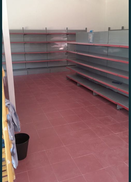 Rafturi de magazin