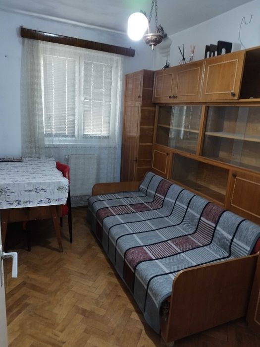 Închiriez apartament!