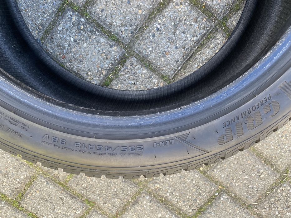 Anvelope iarna 235 45 18 98V XL Goodyear ultragrip performance