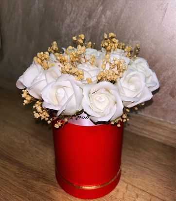 Персонализирани кутии с цветя за любим човек или специален повод