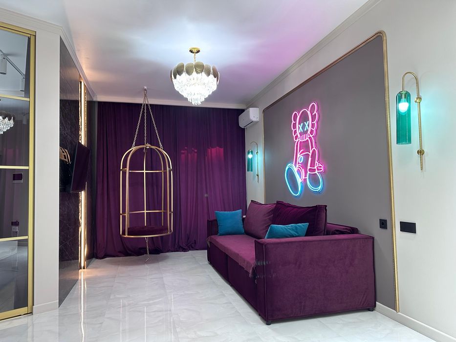 Новая квартира люкс с золотой качелей в центре