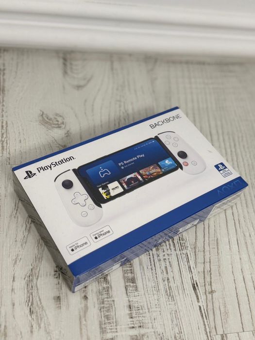 Backbone One Playstation Cu fir Gamepad pentru iOS Alb NOU SIGILAT