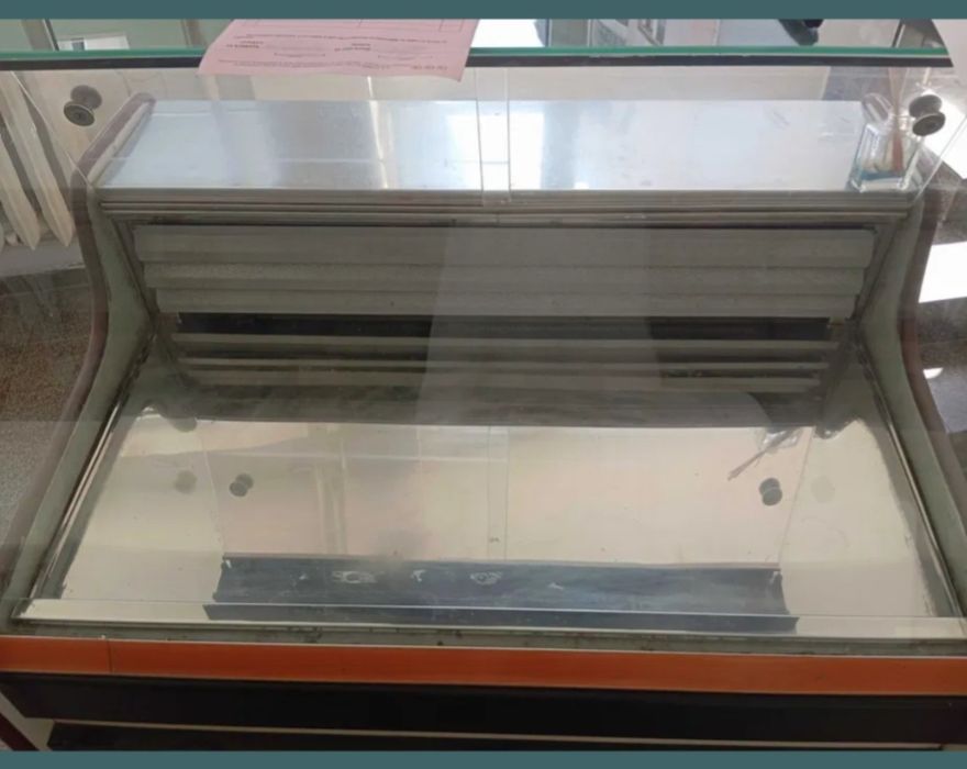 Хладилна витрина