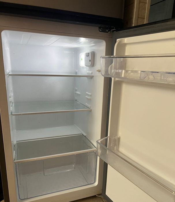 Холодильник серого цвета