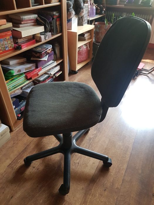 Кресло рабочее, крутящееся