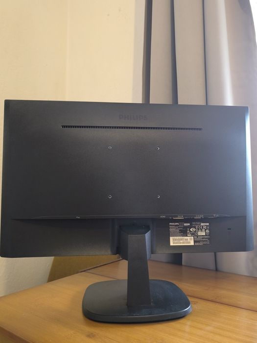 LCD монитор Phillips 24' инча Full HD 1920 x 1080