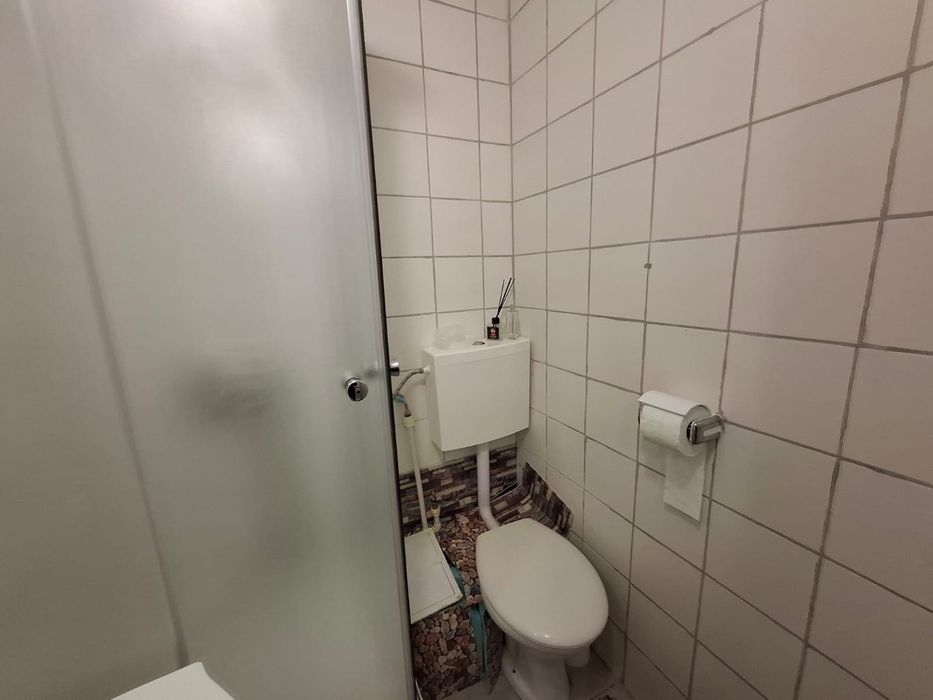 Închiriez garsonieră zona Podu Roș, Piața Nicolina, 200€