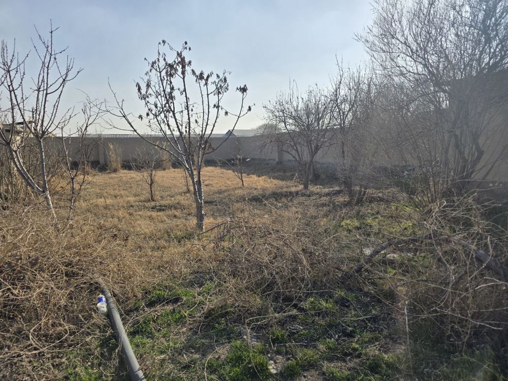 Navoiy shahar Uyrot yo’lni usti hovli sotiladi