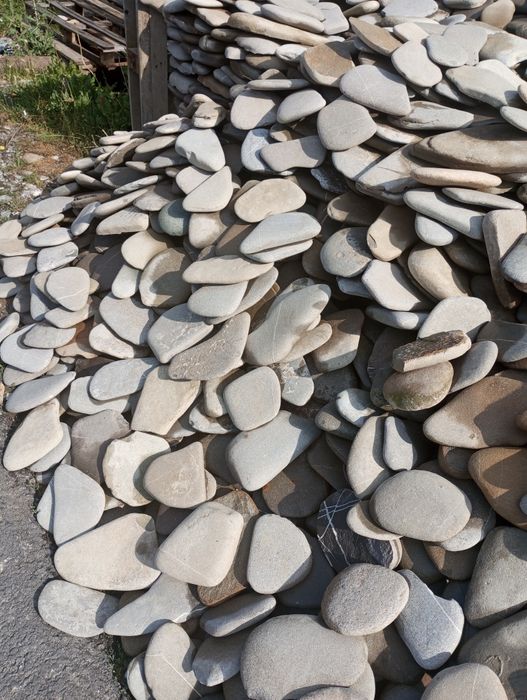 Vând și montez piatra de Rau