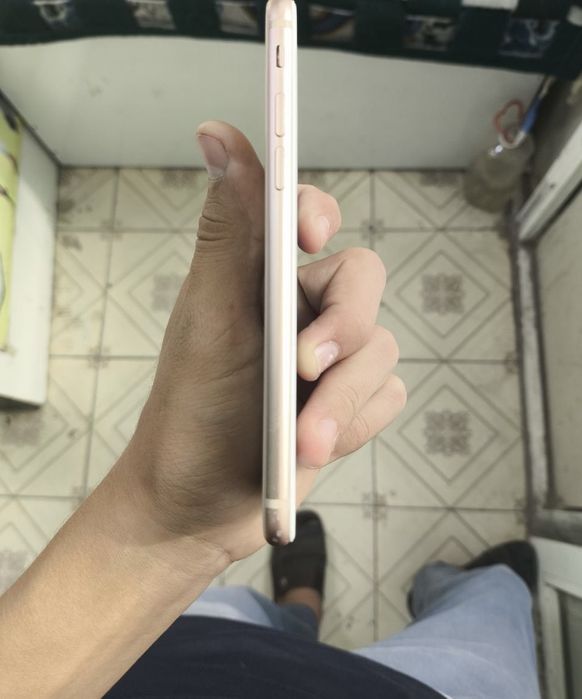 Iphone 8 gold garantiyasi bor 6 oy