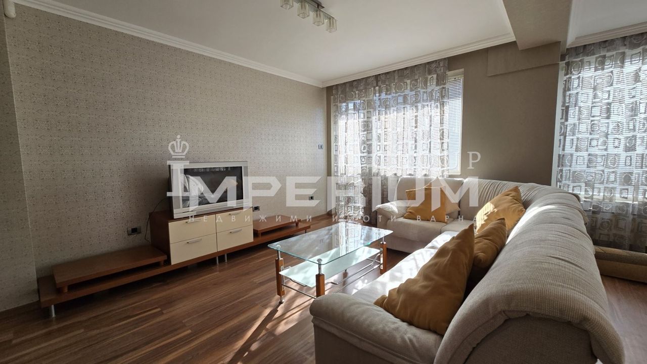 Дава се под наем Тристаен апартамент в Варна, Център - 120 кв.м за 816 € - Снимка #5