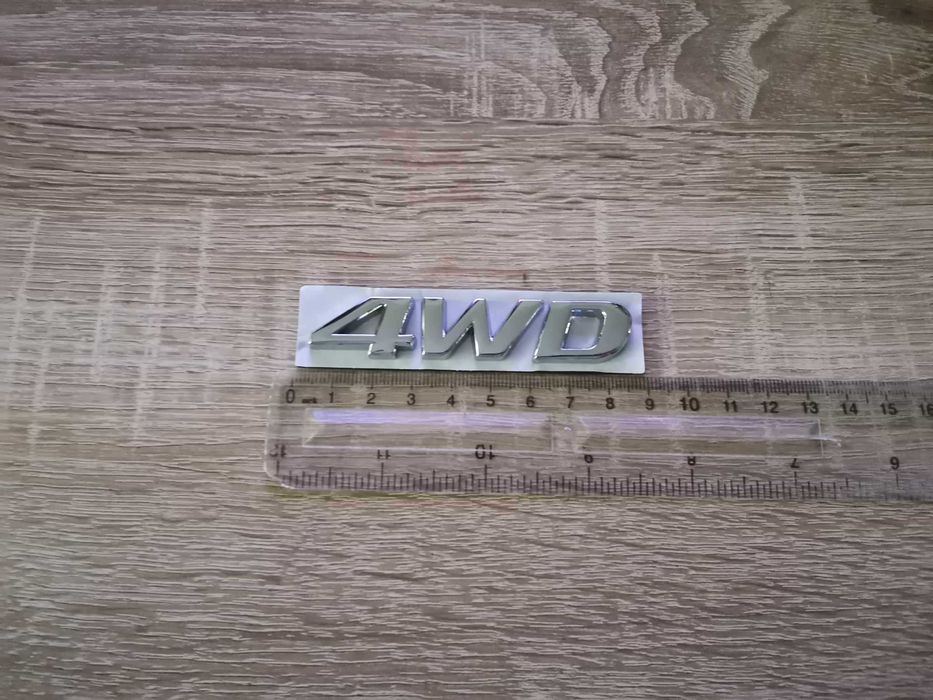 сребриста емблема Hyundai 4WD
