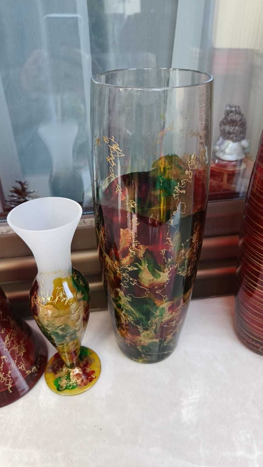 Vând vază de sticlă pictată