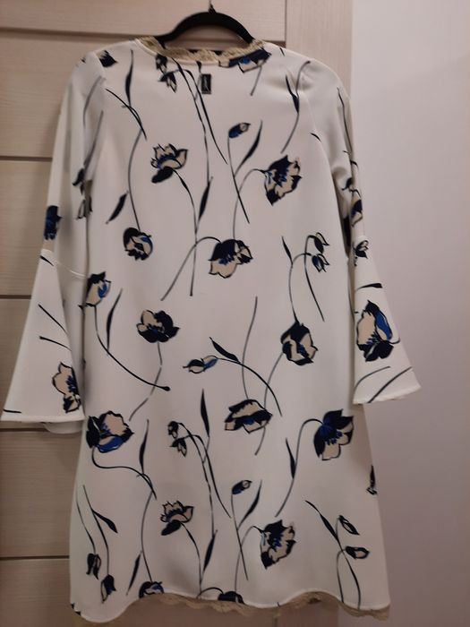 Дамска рокля на цветя