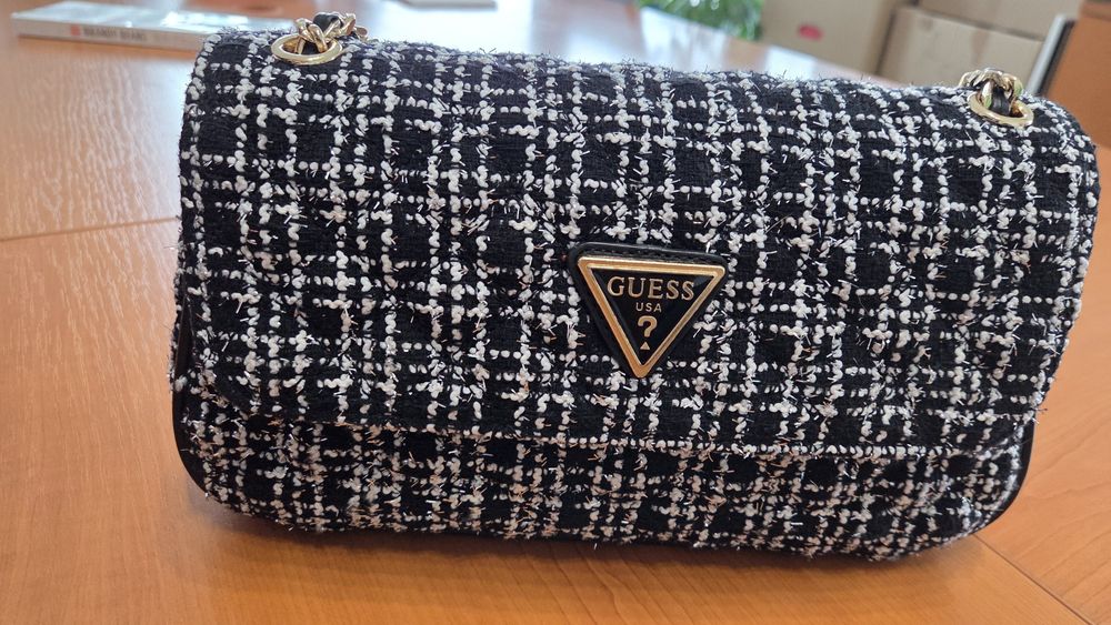 Нова чанта GUESS