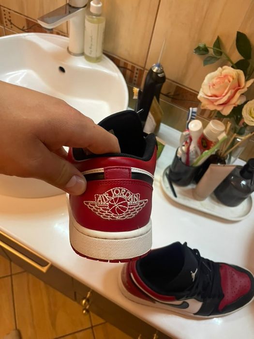 Jordan 1 low bred toe