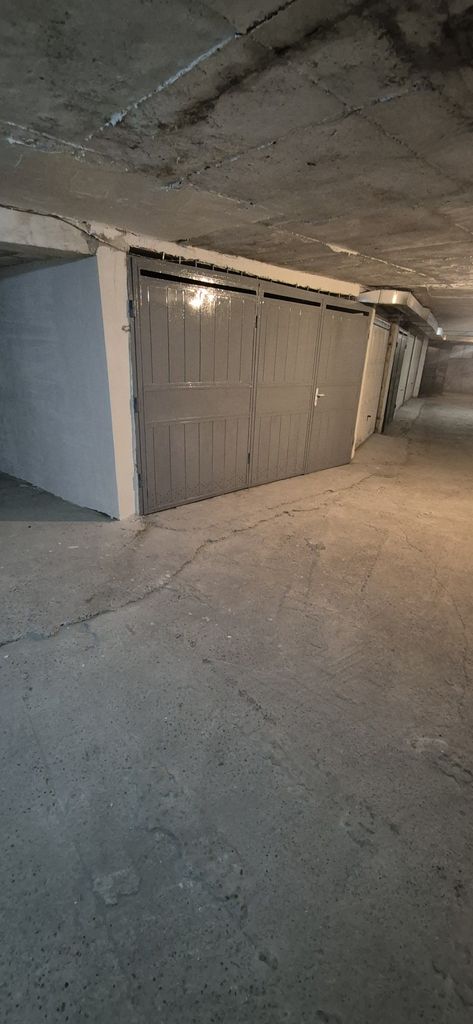 Дава се под наем Гараж / Паркомясто в Русе, Център - 20 кв.м за 102 € - Снимка #3