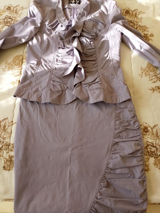 Дамски     костюми