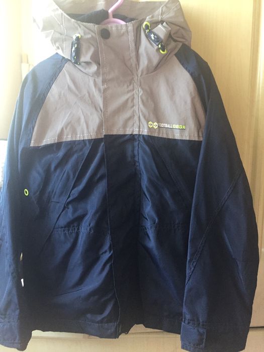 Продам ветровку, фирмы Вайкики и ветровку на девочку