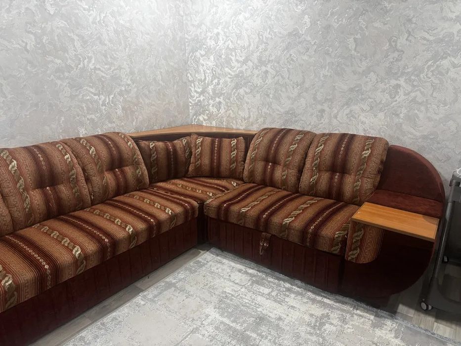 Продам диван.