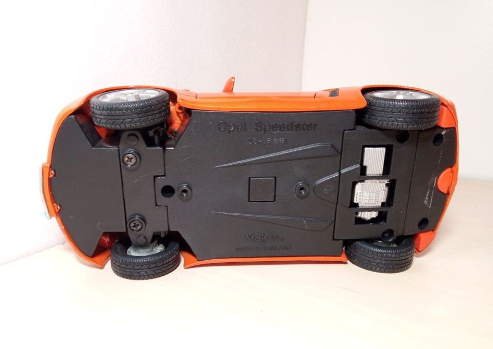 Opel speedster macheta 1 18
Scara 1:18
Maisto 

Fotografiile fac parte