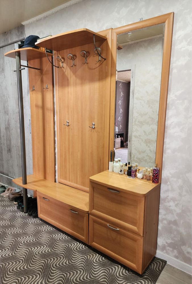 Продается прихожеу