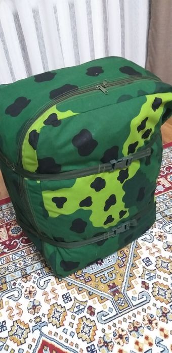 Палатка качественная новая с утеплителем на 3 человека