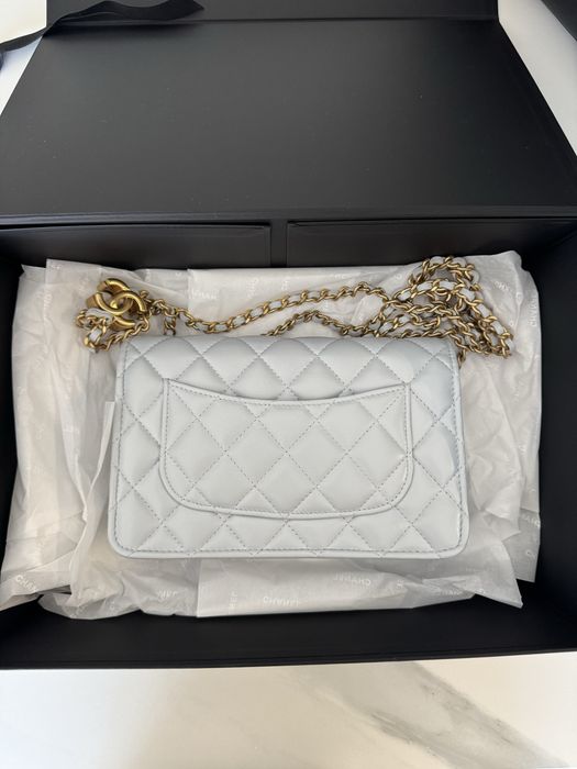 Chanel wallet on chain