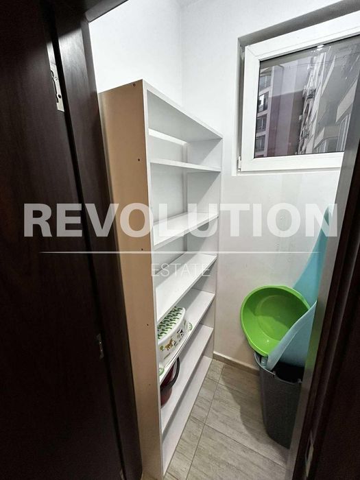 Тристаен апартамент в района на Възраждане 1!