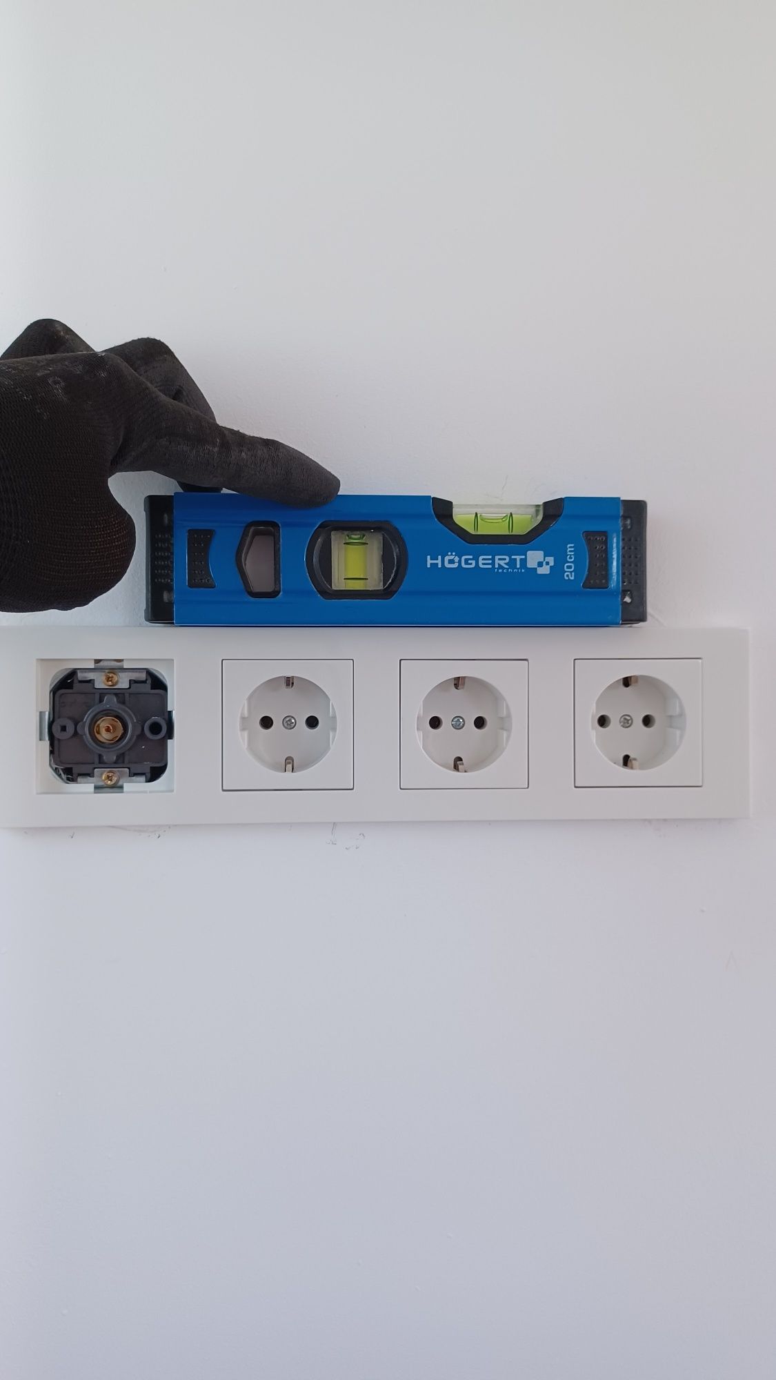 Electrician Botoșani. Reparații, extinderi instalații electrice.