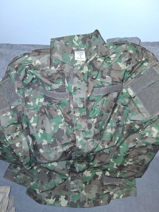 Tinuta militară combat, veston+pantaloni pret 200 lei