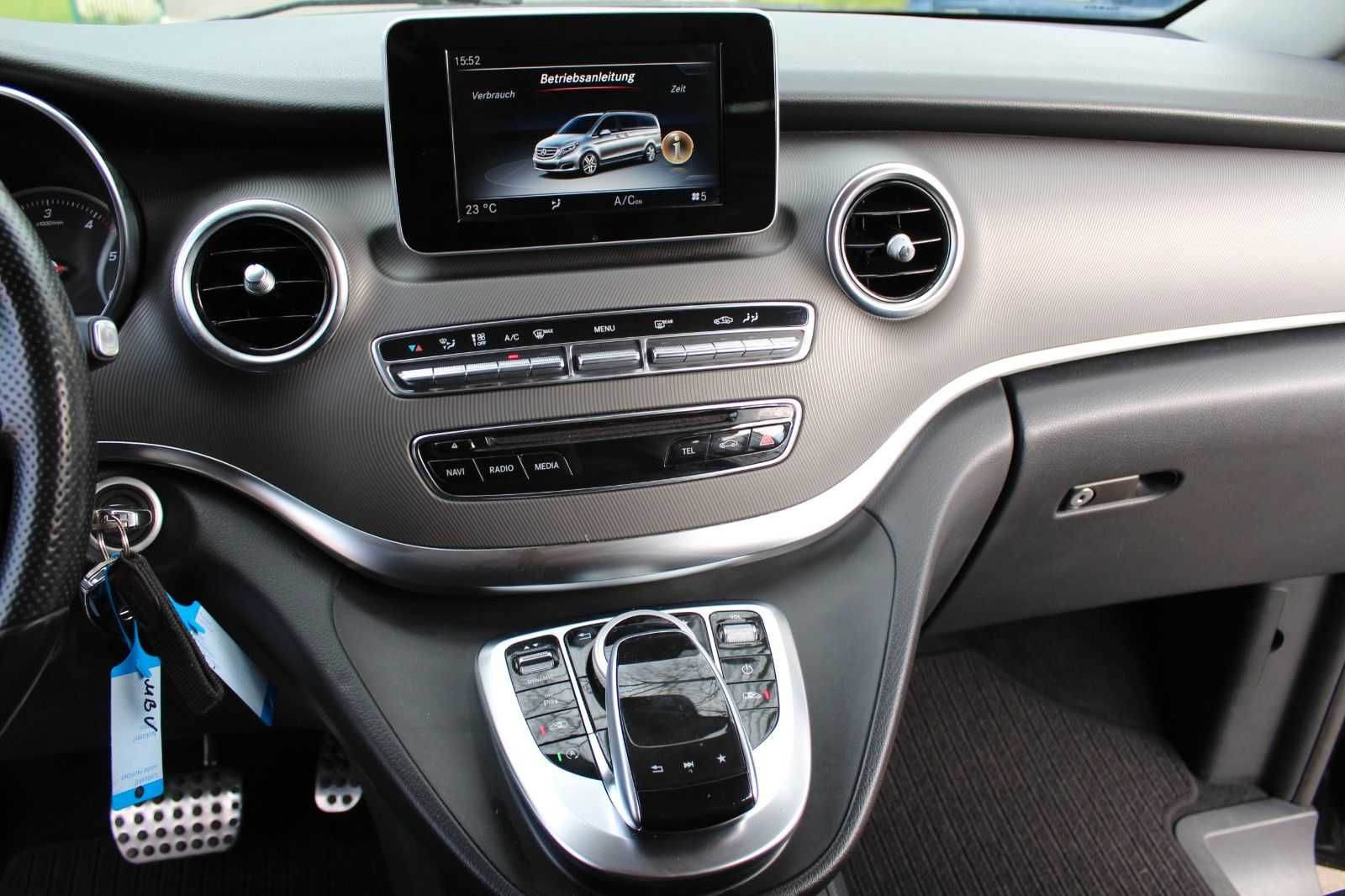поддържан Mercedes-Benz V 220