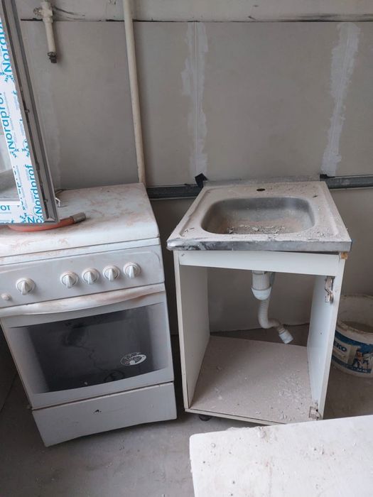 Продам газовую плиту