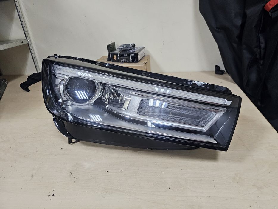 Американски десен фар Audi Q5 usa far ауди кю5