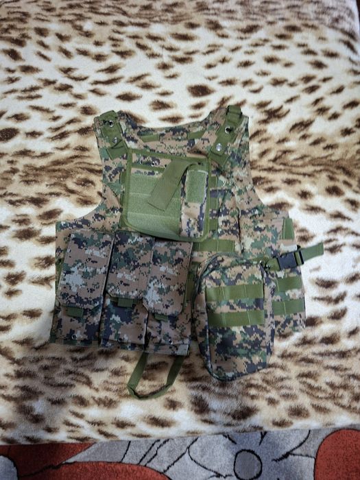 Vestă tactica, nouă