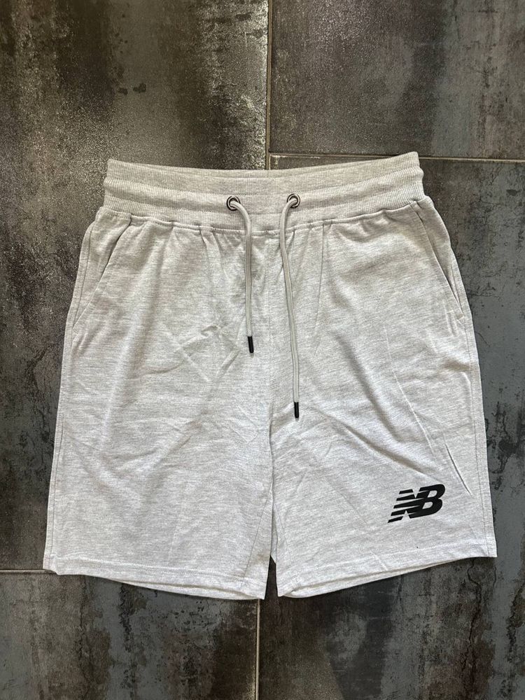 New Balance къси панталони L размер умалени
