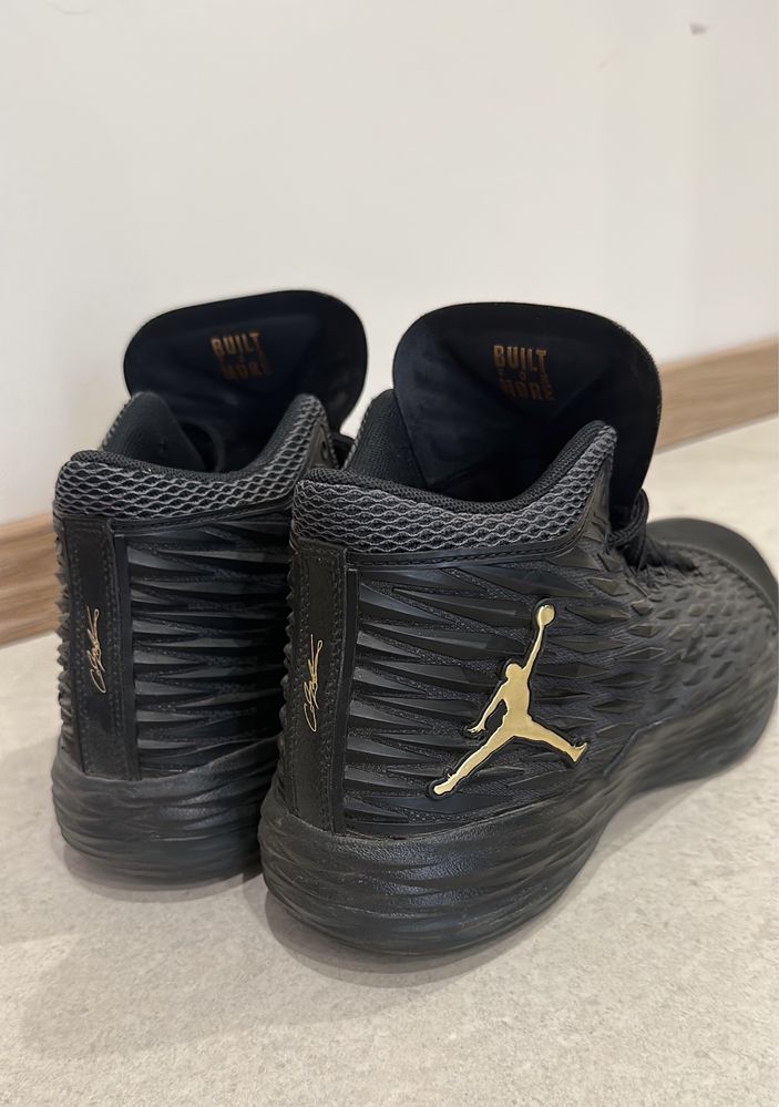 ИЗКЛЮЧИТЕЛНИ!!! Jordan Melo M13 Black/Gold