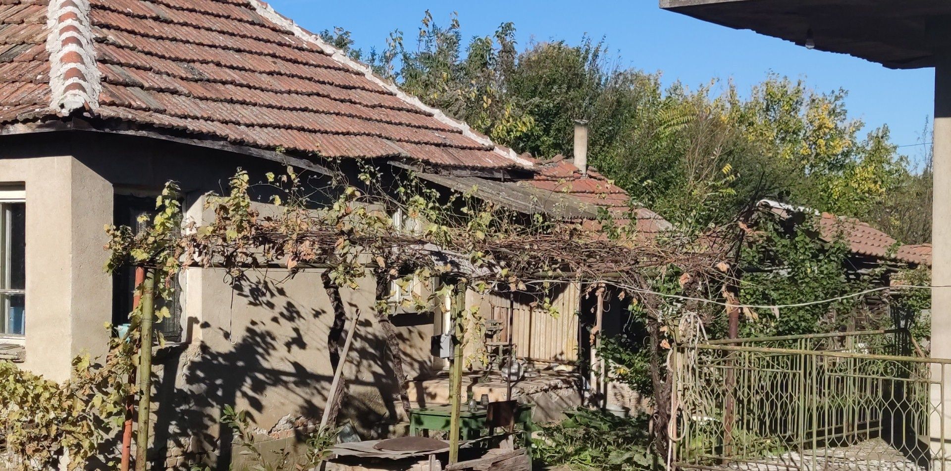 Къща с лятна кухня