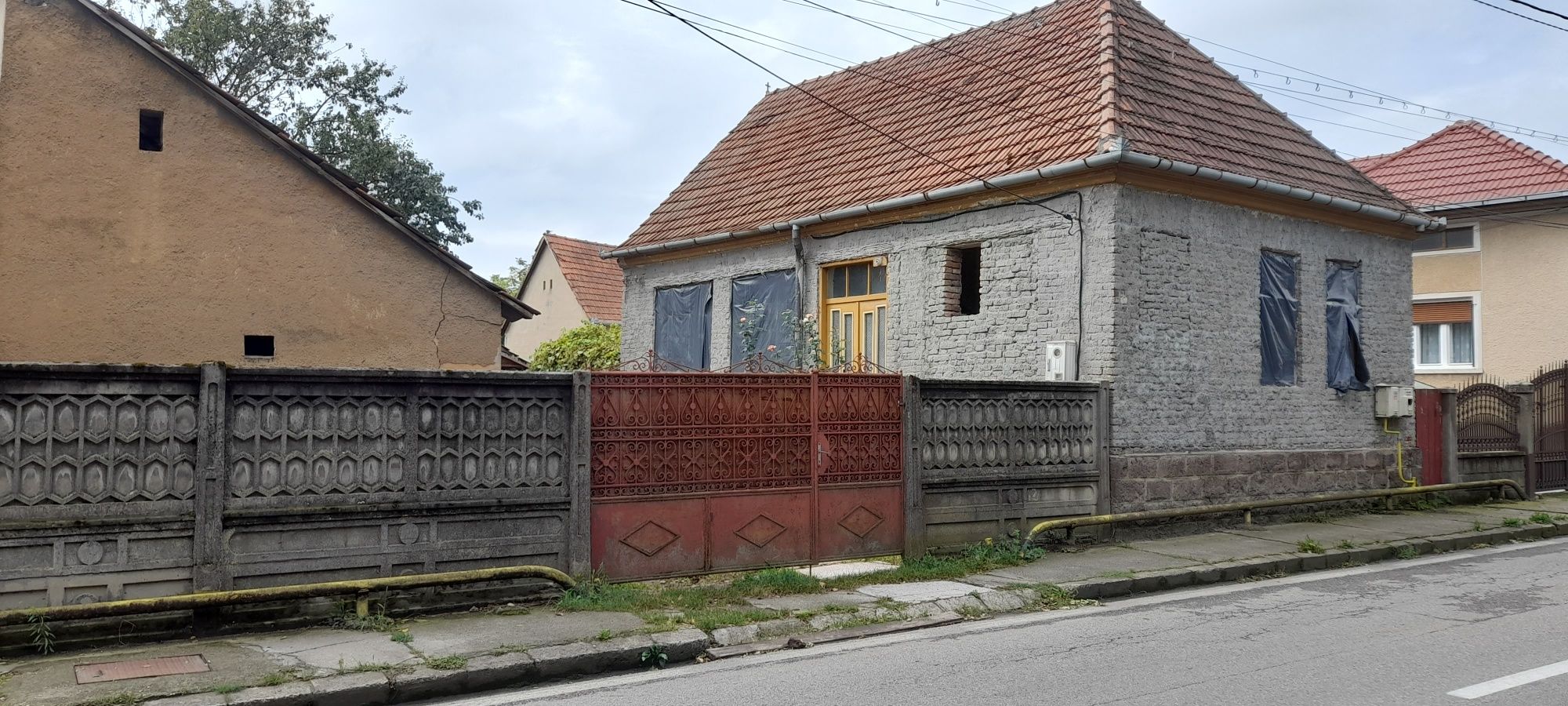 Vand casa cu teren in Simeria  zona buna parc dentrologic la 8 km Deva