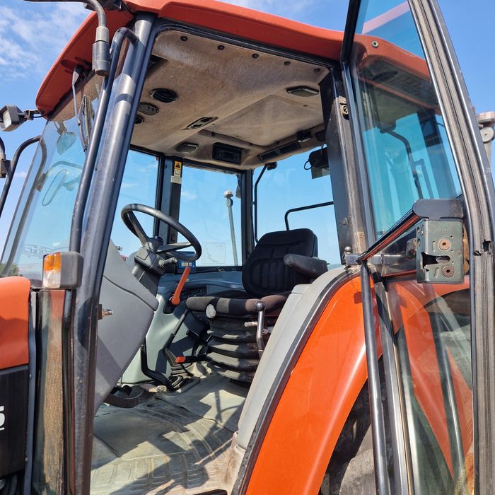 New Holland L95 Cu încărcător frontal