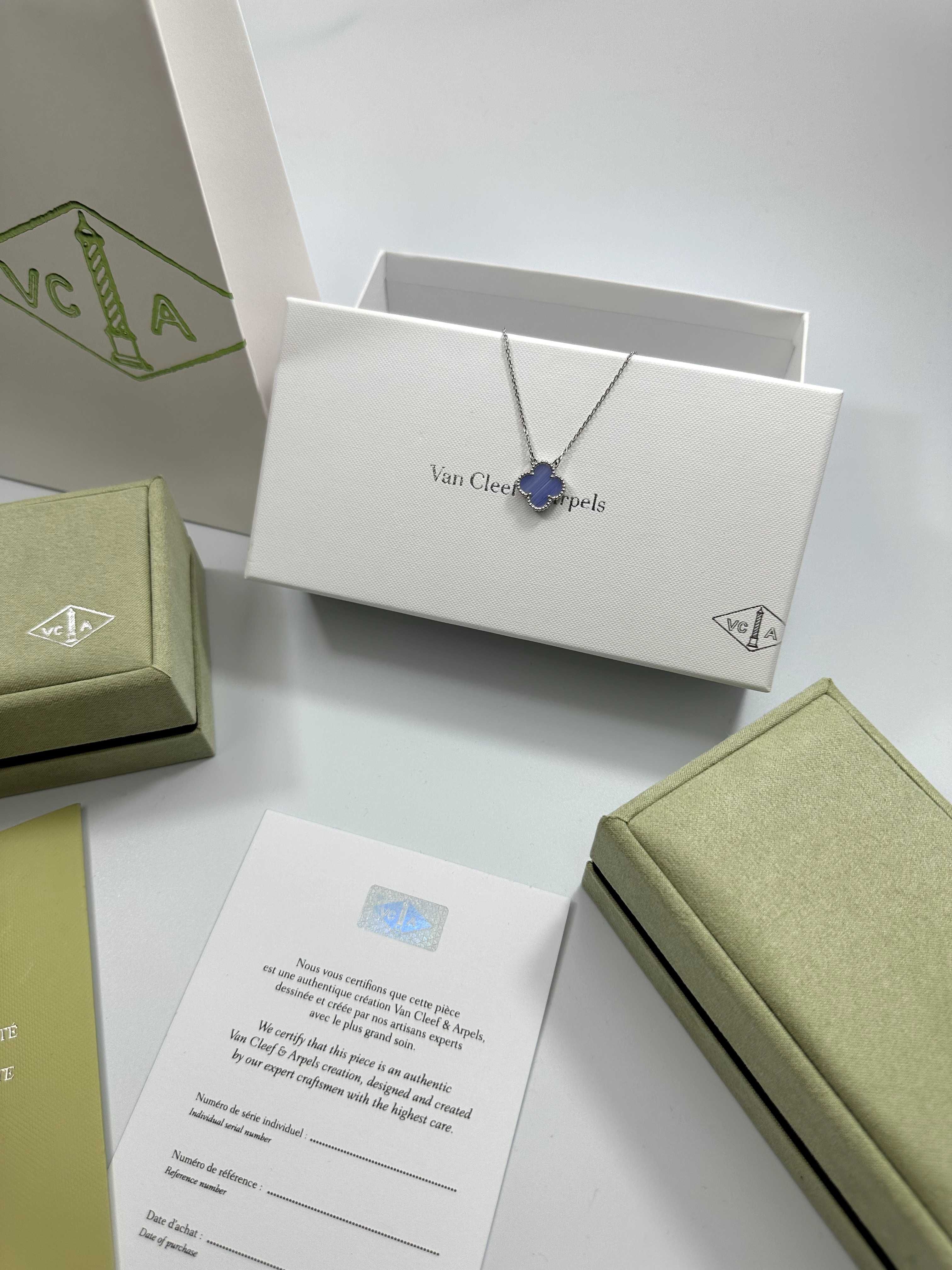 Colier Van Cleef & Arpels Aur Alb 750 Chalcedony