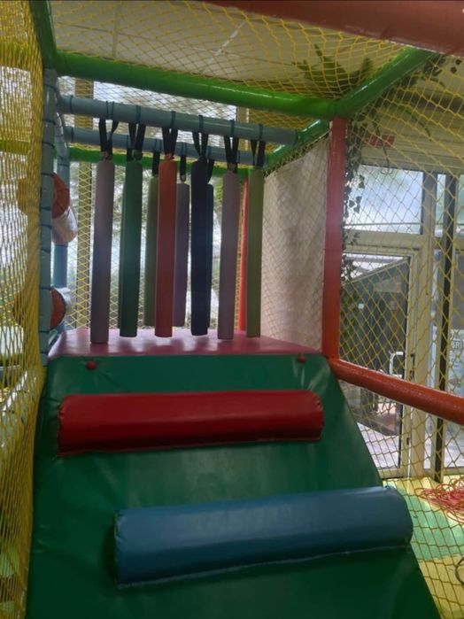 Детски кът с пързалка