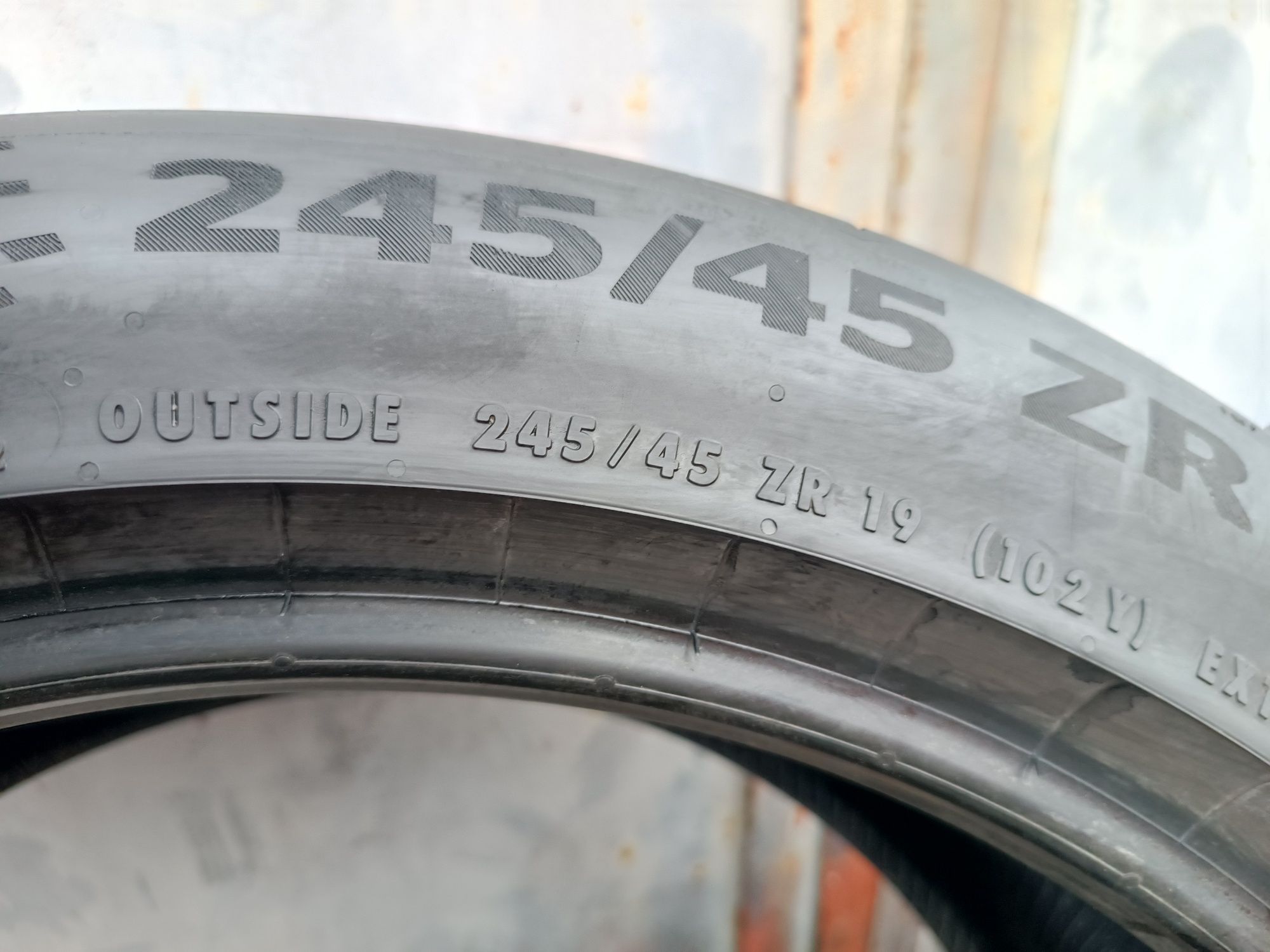 245/45/19 Continental Дот 1022