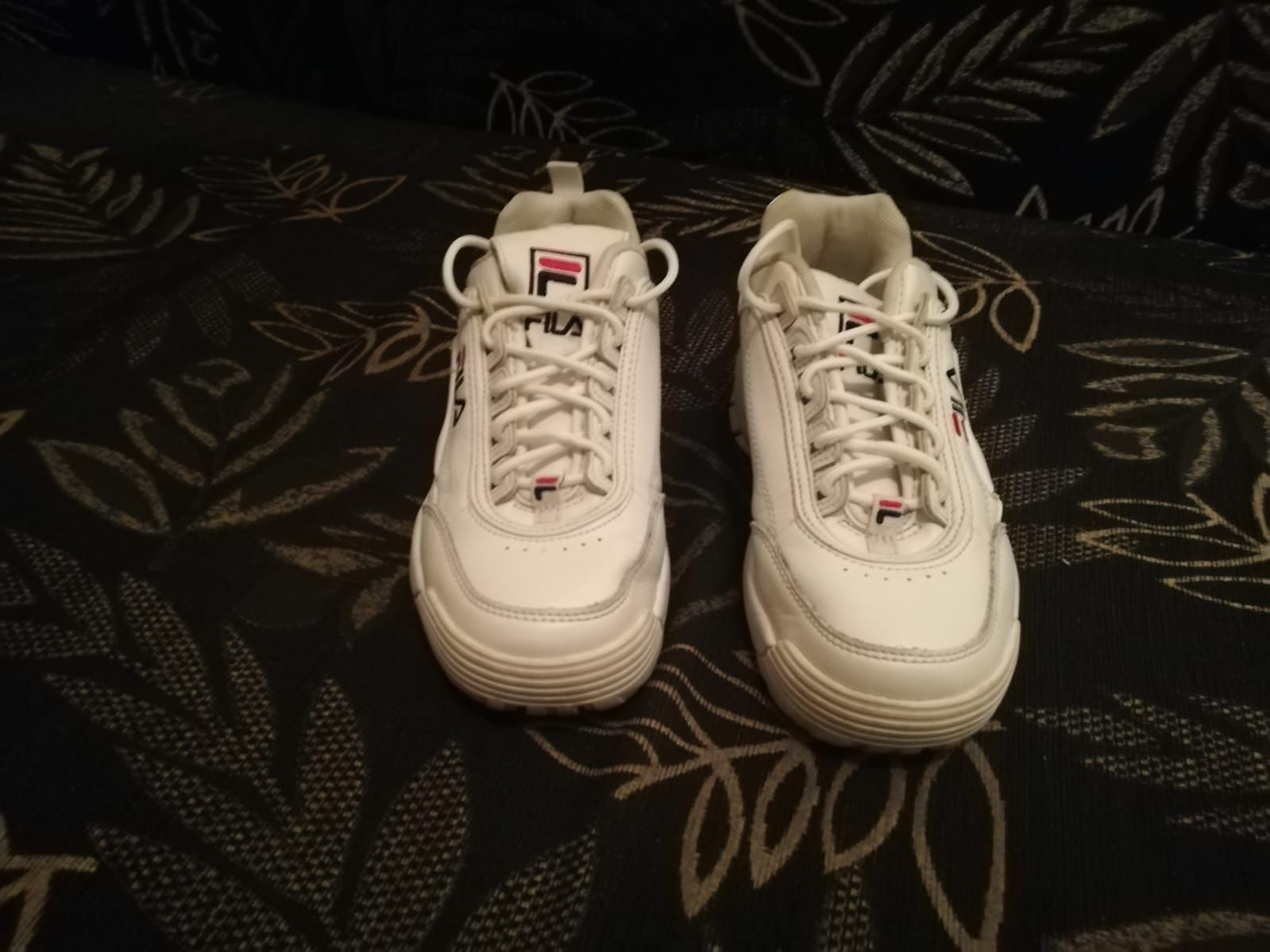 Продаются кроссовки Fila  Ray White Navy Р36