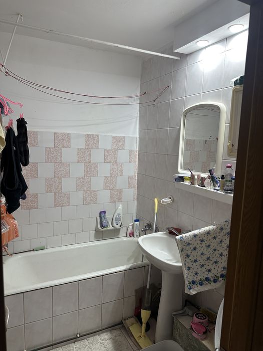 Vand urgent apartament cu 2 camere decomandat B-dul Republicii